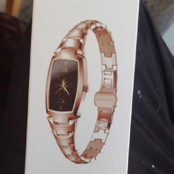 (Silver) Ladies Smartwatch NWT - Picture 1 of 6